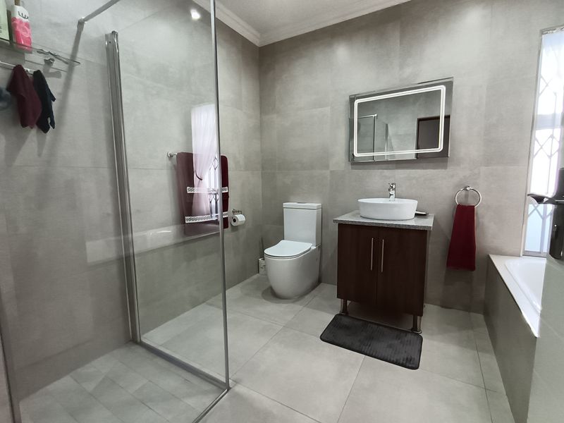 Modern two bedroom home in a secure complex - Photo 2