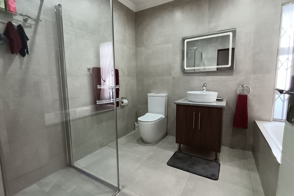 Modern two bedroom home in a secure complex - Photo 2