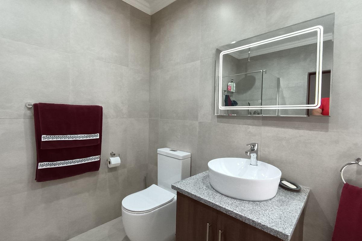 Modern two bedroom home in a secure complex - Photo 4