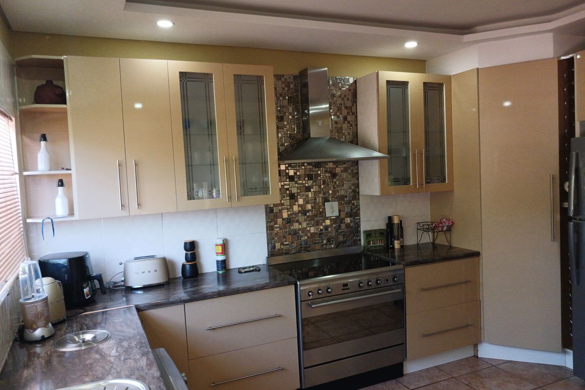 Fantastic  property in  a much sought after  location. - Photo 4