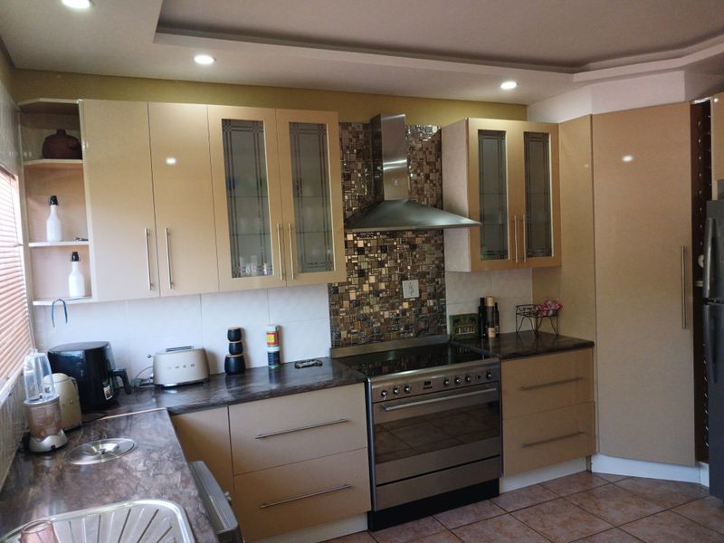 Fantastic  property in  a much sought after  location. - Photo 4