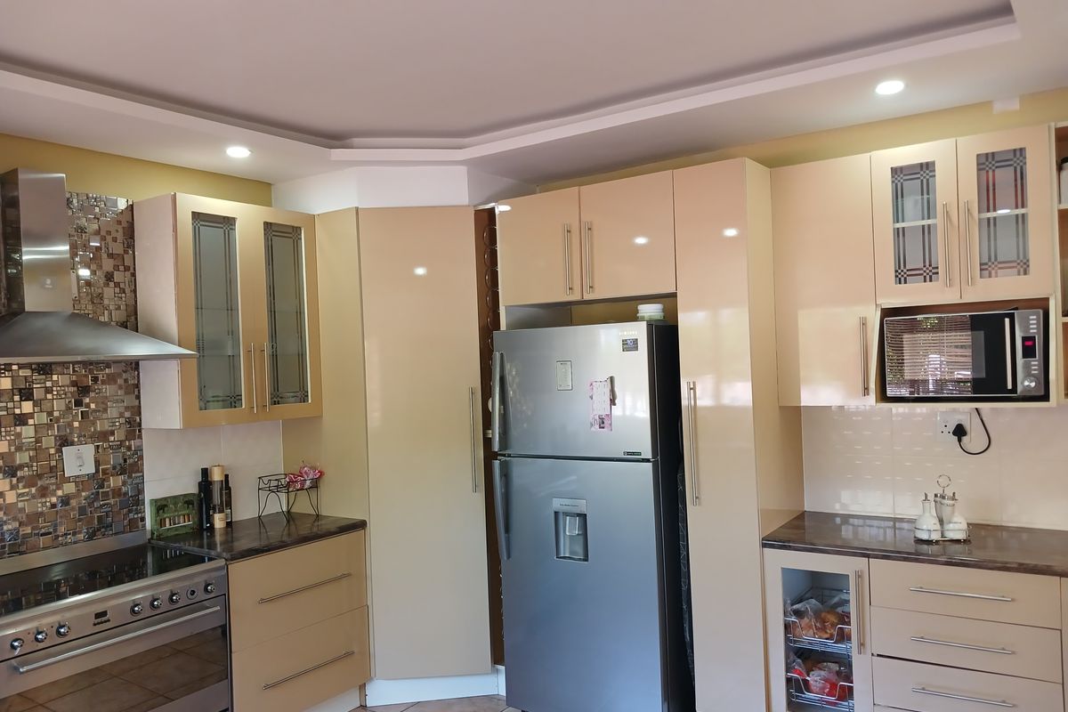 Fantastic  property in  a much sought after  location. - Photo 3