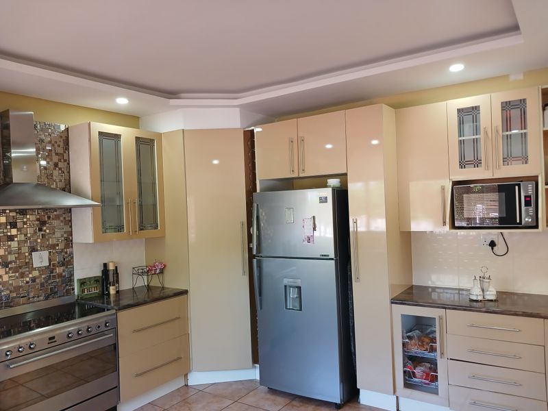 Fantastic  property in  a much sought after  location. - Photo 3