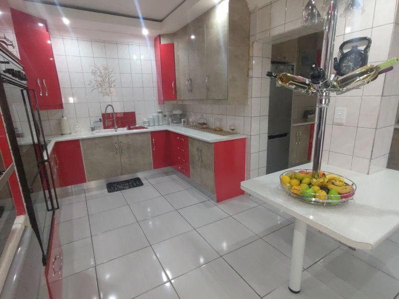 Stunningly Beautiful Home Awaits!!! - Photo 2