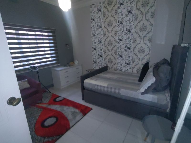 Elegant Corner-Stand with Flatlet – Space, Style & Income Potential for sale - Photo 10