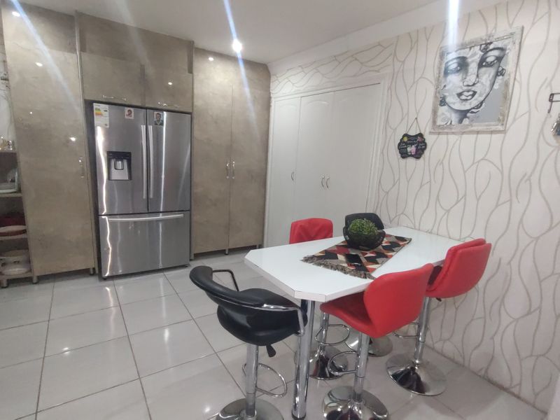 Stunningly Beautiful Home Awaits!!! - Photo 6