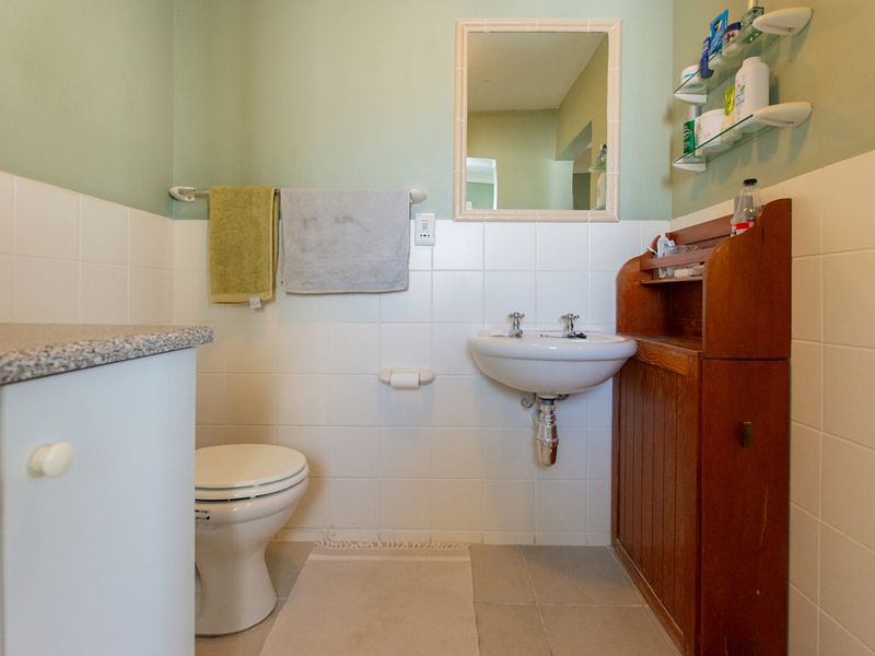 Six Bedroom House for sale - Photo 10