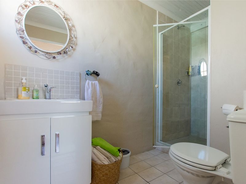 Six Bedroom House for sale - Photo 9