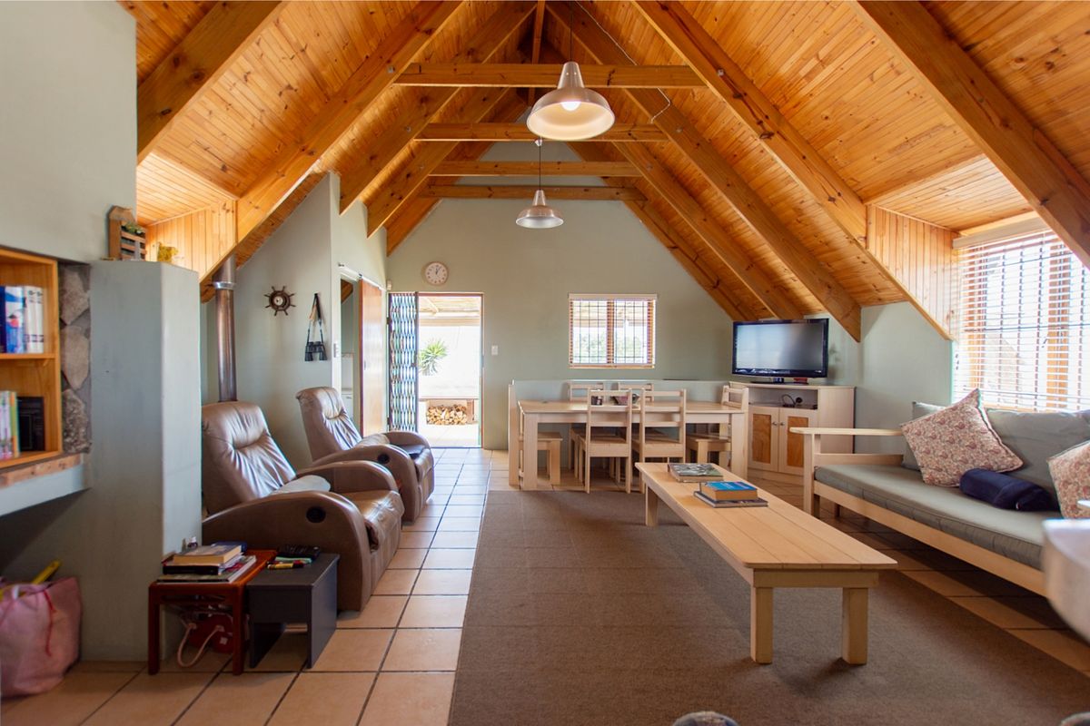Six Bedroom House for sale - Photo 4