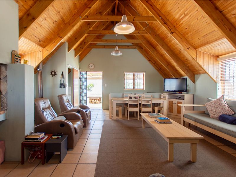Six Bedroom House for sale - Photo 4