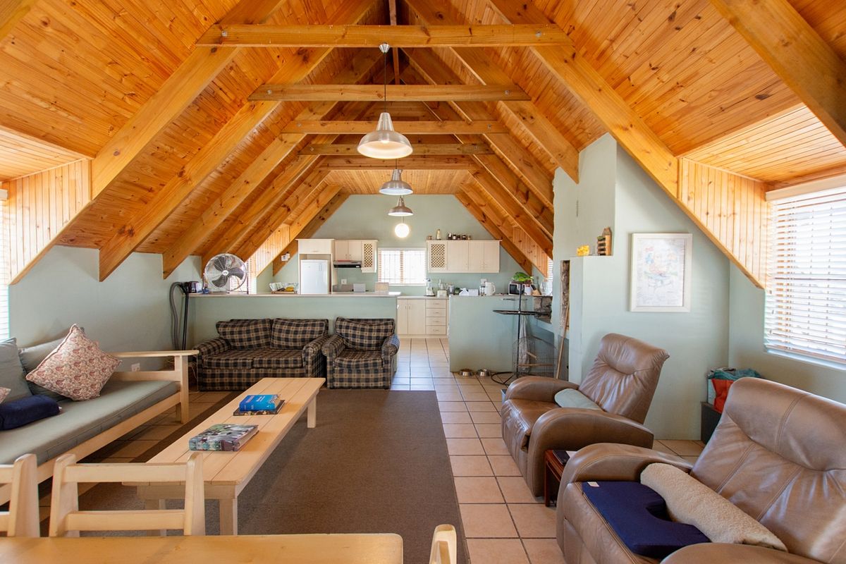 Six Bedroom House for sale - Photo 5
