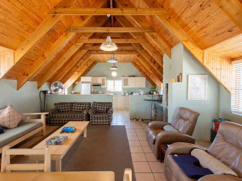 Six Bedroom House for sale - Photo 5