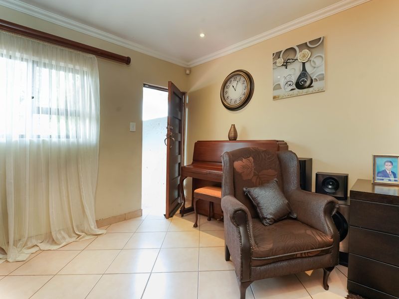 Location is the key to your new family home - Photo 9