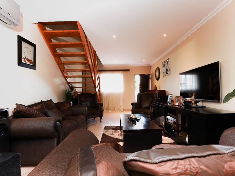 Location is the key to your new family home - Photo 3