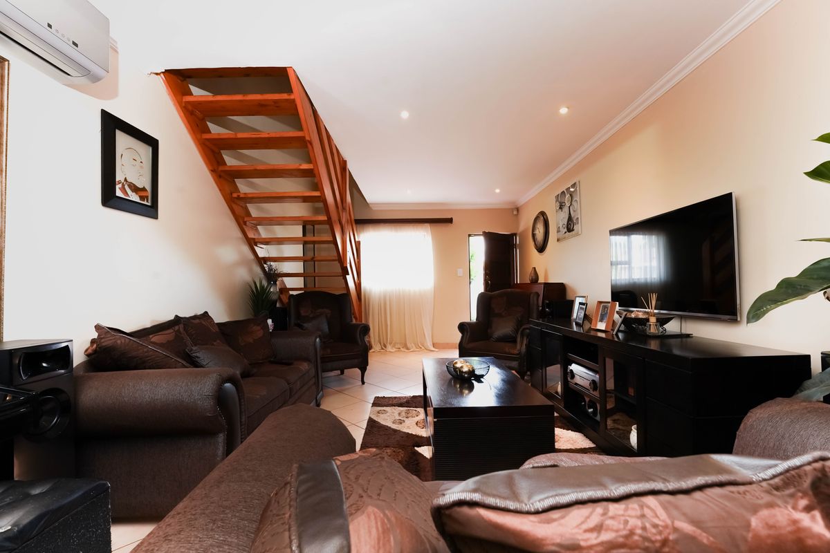 Location is the key to your new family home - Photo 3