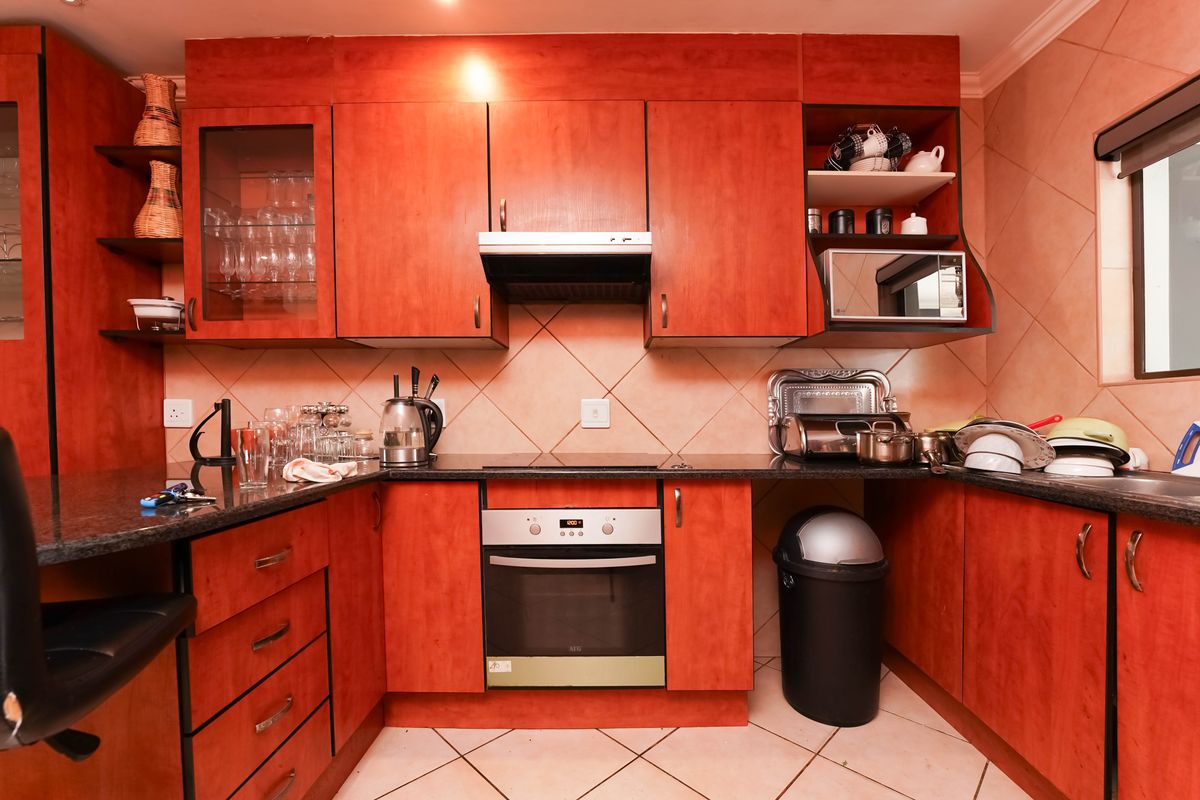 Location is the key to your new family home - Photo 5