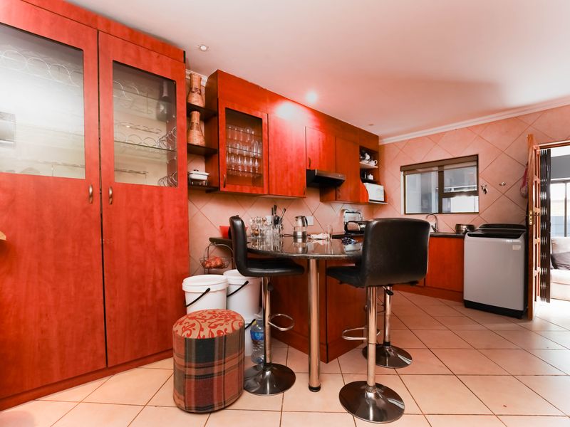 Location is the key to your new family home - Photo 6