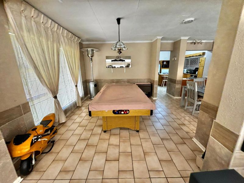 Spacious Family Haven with Modern Amenities - Photo 9