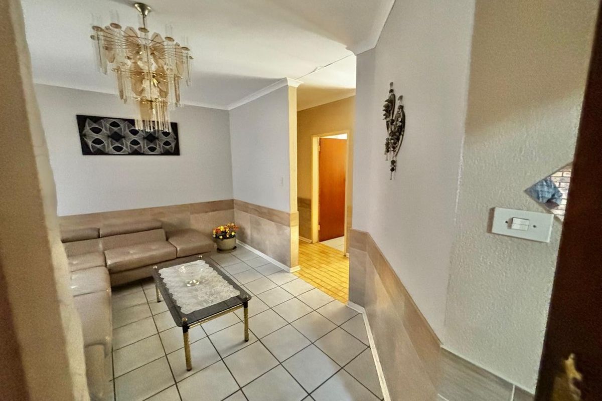 Spacious Family Haven with Modern Amenities - Photo 3