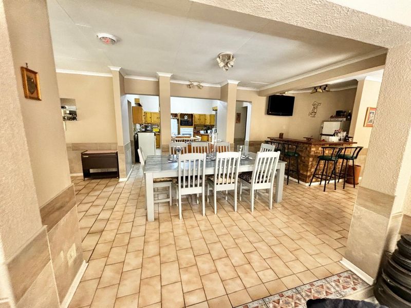 Spacious Family Haven with Modern Amenities - Photo 8