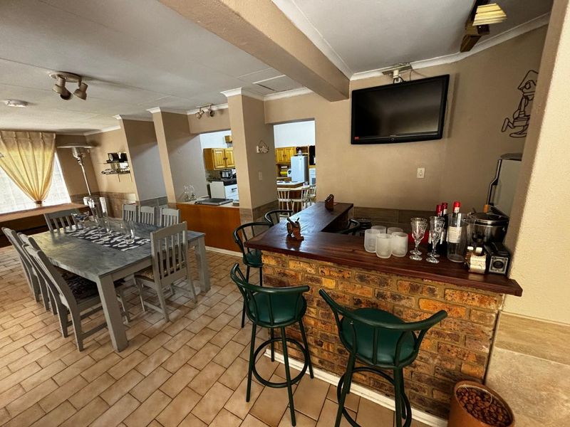 Spacious Family Haven with Modern Amenities - Photo 6