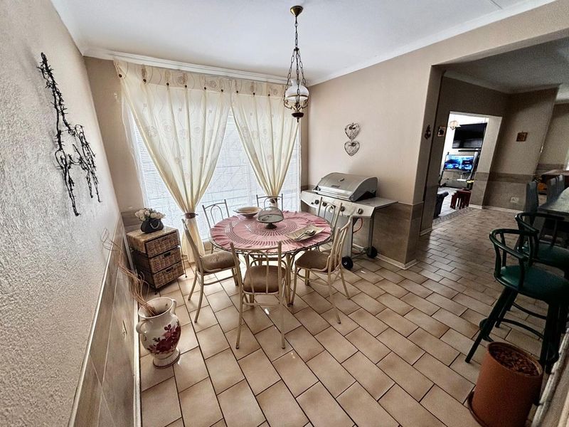 Spacious Family Haven with Modern Amenities - Photo 5