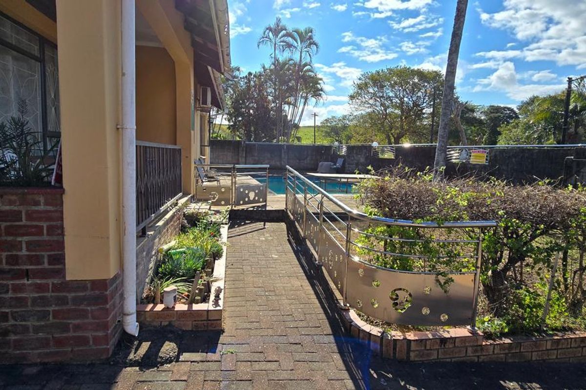 Family Home in Stanger - Photo 5