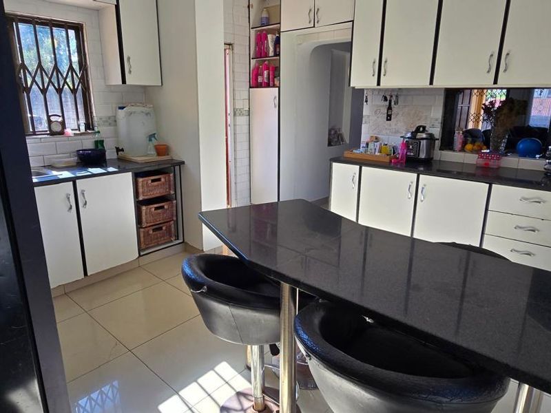 Family Home in Stanger - Photo 10