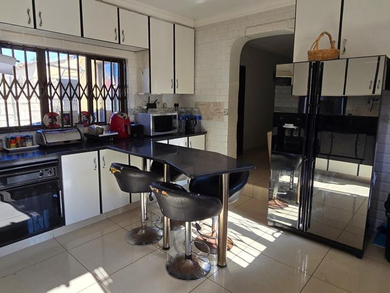 Family Home in Stanger - Photo 9