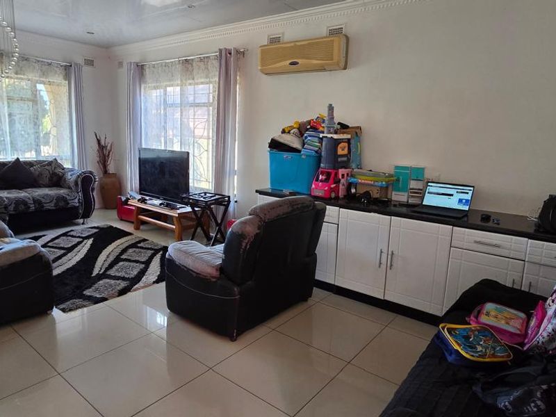 Family Home in Stanger - Photo 8