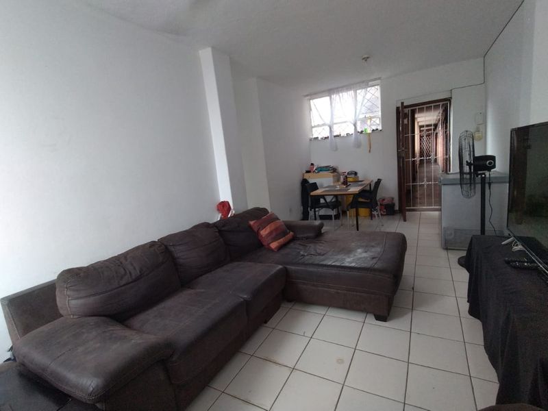 2 Bedrooms  Apartment  Essenwood -Investors - Photo 2