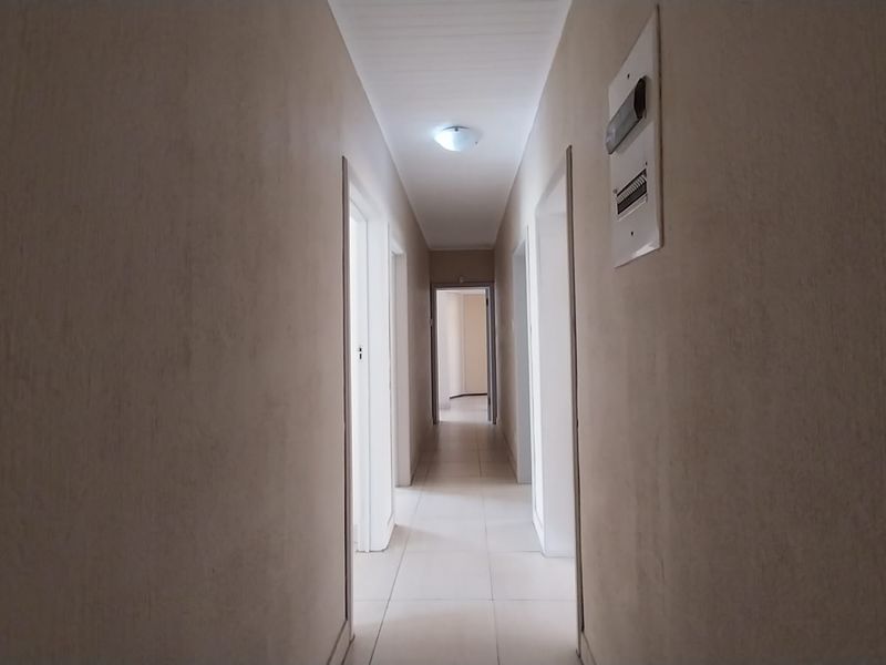 Luxurious 5-Bedroom Home in Trichardt - Photo 10