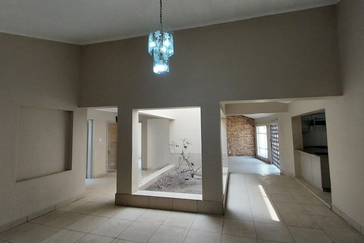 Luxurious 5-Bedroom Home in Trichardt - Photo 3
