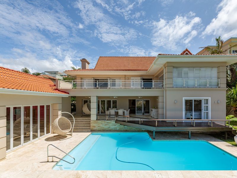 Luxury Beachfront Mansion – A Tropical Oasis of Elegance - Photo 3