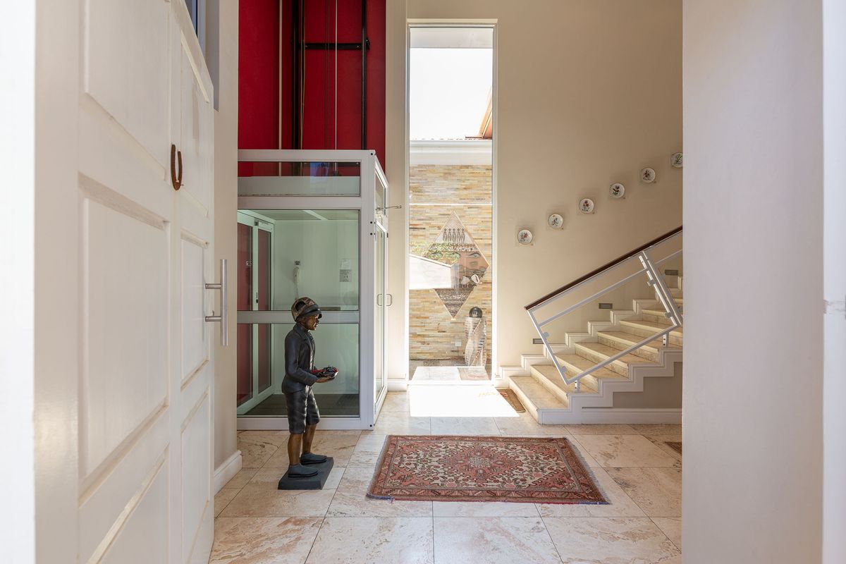 Luxury Beachfront Mansion – A Tropical Oasis of Elegance - Photo 5