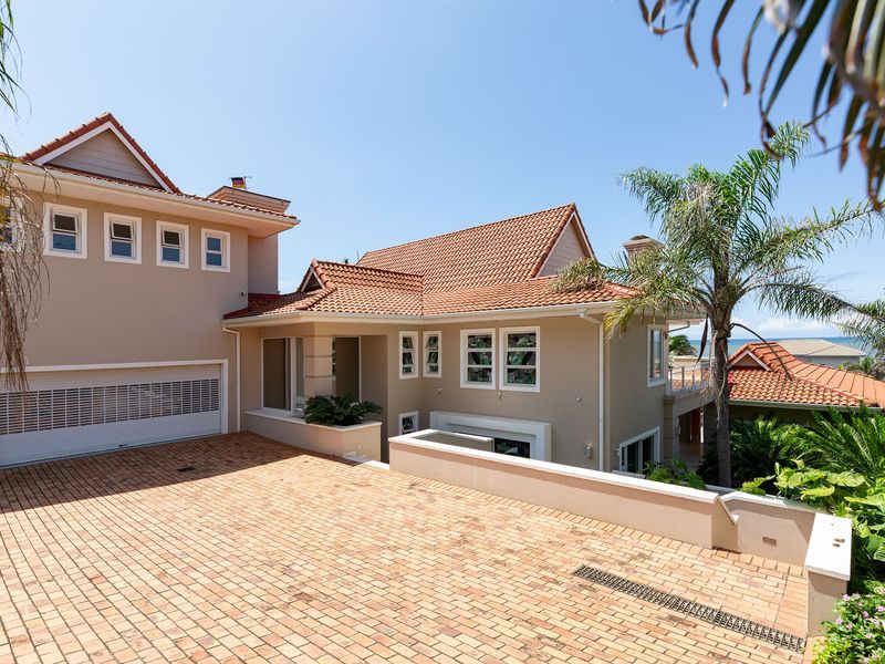 Luxury Beachfront Mansion – A Tropical Oasis of Elegance - Photo 2