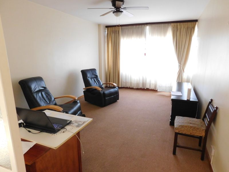 Available as an investment . - Photo 3