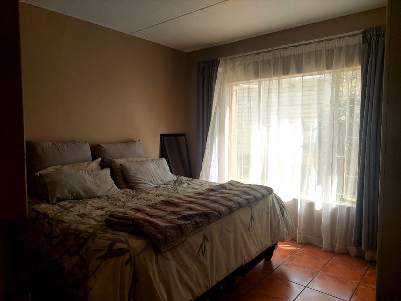Neat 2 Bedroom Ground Floor Unit  !!! - Photo 6