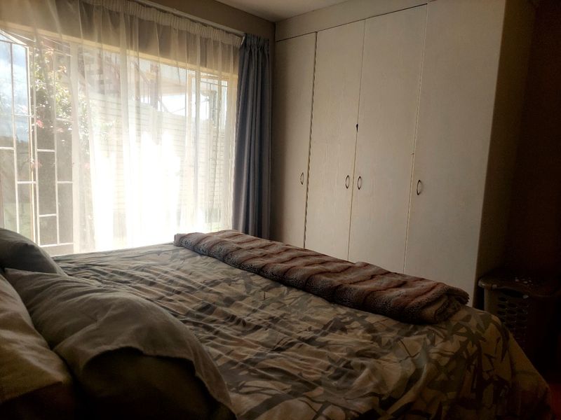Neat 2 Bedroom Ground Floor Unit  !!! - Photo 7