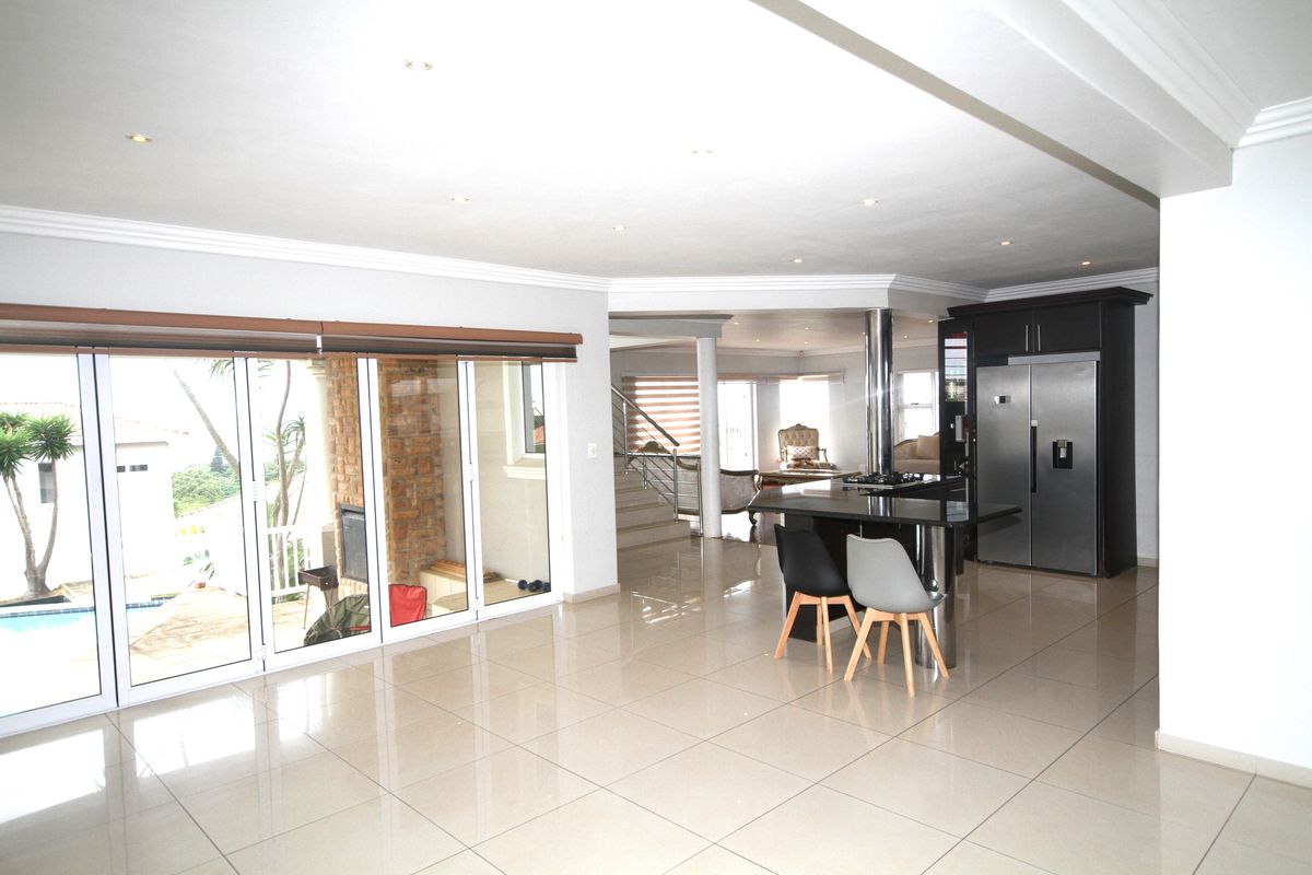 A Modern 5 Bedroom Masterpiece in a Gated Estate - Photo 5