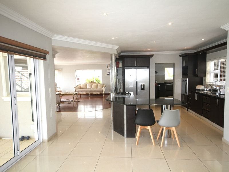 A Modern 5 Bedroom Masterpiece in a Gated Estate - Photo 6