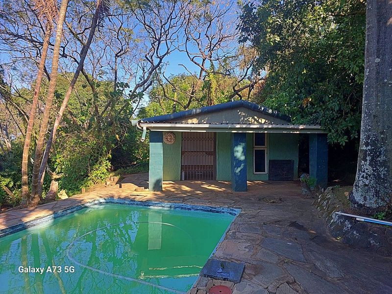 4 Bedroom Double Storey House For Sale in Amanzimtoti - Photo 2