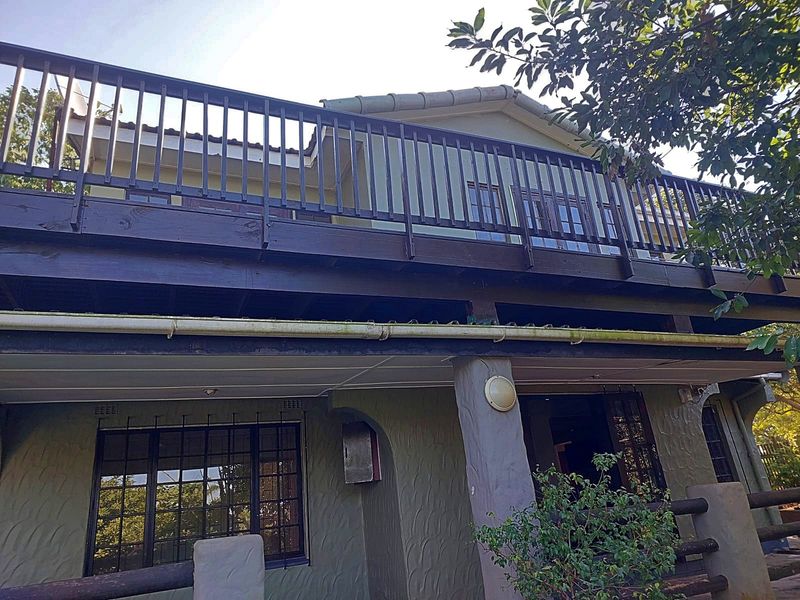 4 Bedroom Double Storey House For Sale in Amanzimtoti - Photo 4