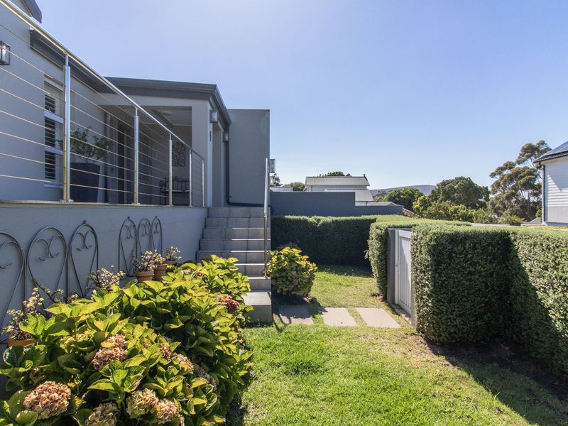 Elegant 4-Bedroom Home in Sought-After Bosplasie, Onrus - Photo 7