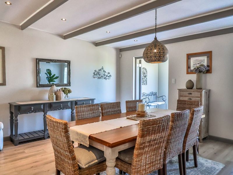 Elegant 4-Bedroom Home in Sought-After Bosplasie, Onrus - Photo 8