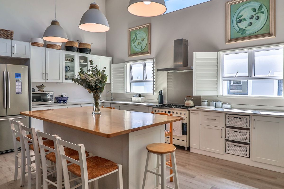 Elegant 4-Bedroom Home in Sought-After Bosplasie, Onrus - Photo 3
