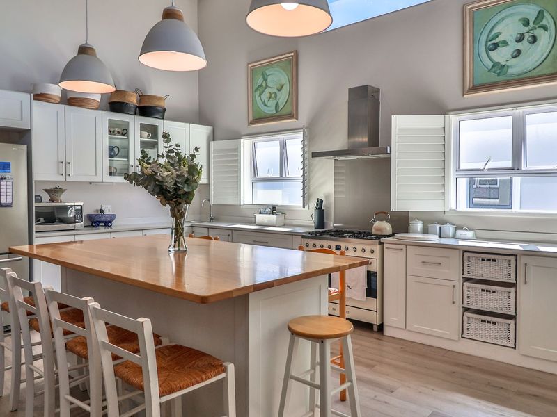 Elegant 4-Bedroom Home in Sought-After Bosplasie, Onrus - Photo 3