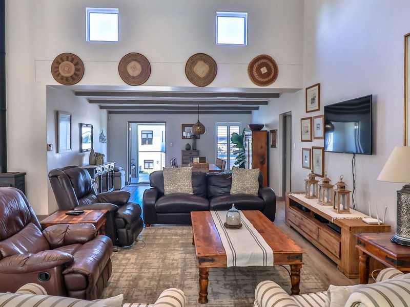 Elegant 4-Bedroom Home in Sought-After Bosplasie, Onrus - Photo 10