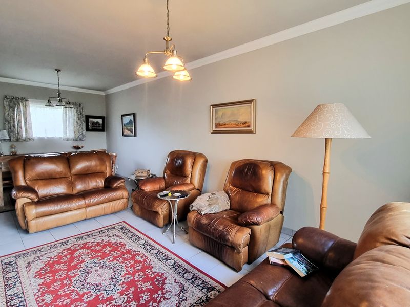 Beautiful, spacious 3 Bed, 2 Bath Apartment- Denlee - Photo 4