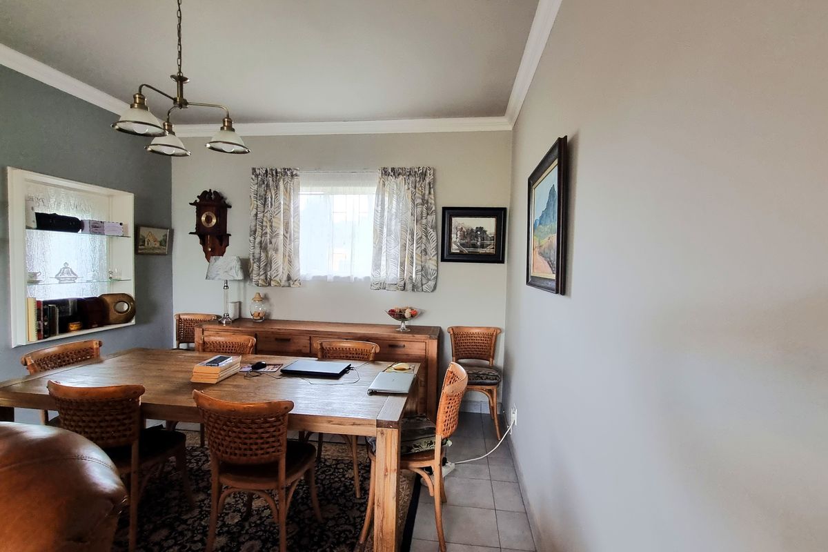 Beautiful, spacious 3 Bed, 2 Bath Apartment- Denlee - Photo 3